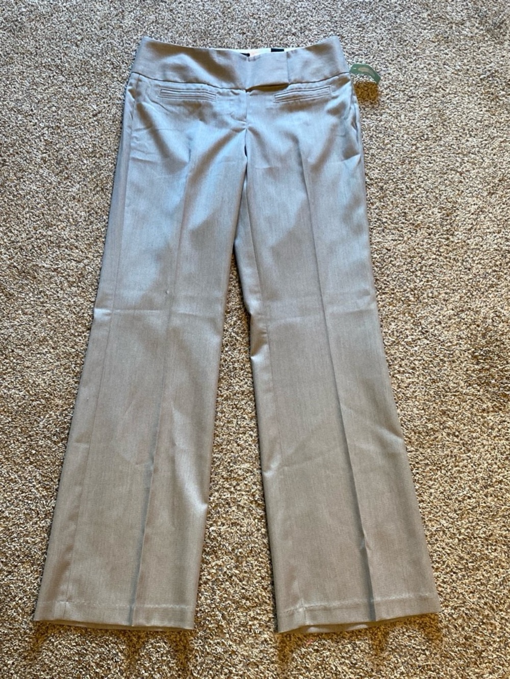 Maurices NWT Women’s Light Gray Straight Leg Dress Pants Size 3/4